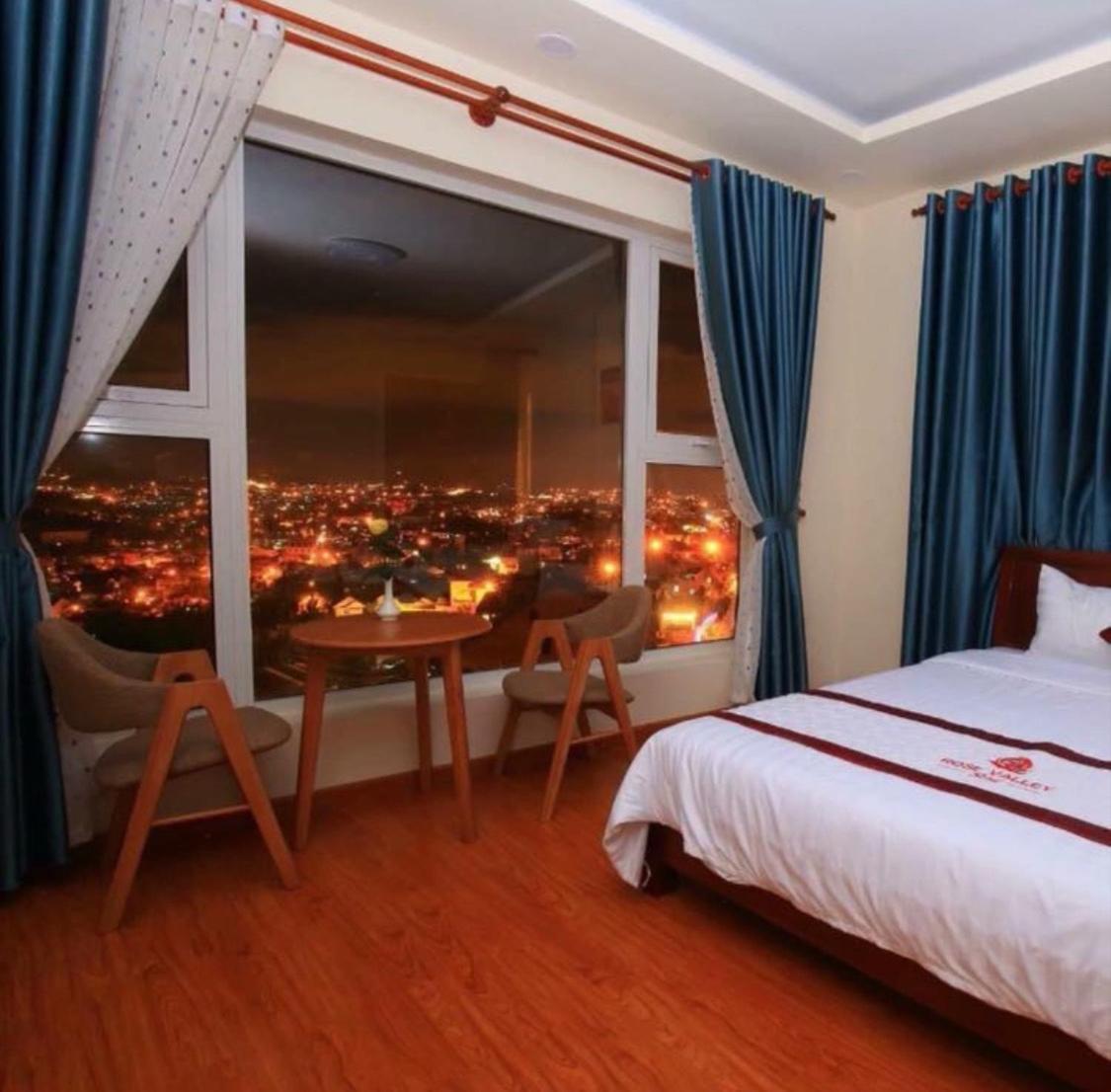 Rose Valley Khách sạn 3*